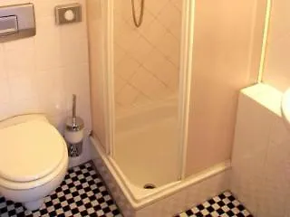 Hotel Ariana Ντίσελντορφ 2*,